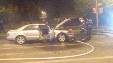Un autoturism cuprins de flăcări, în Cernavodă